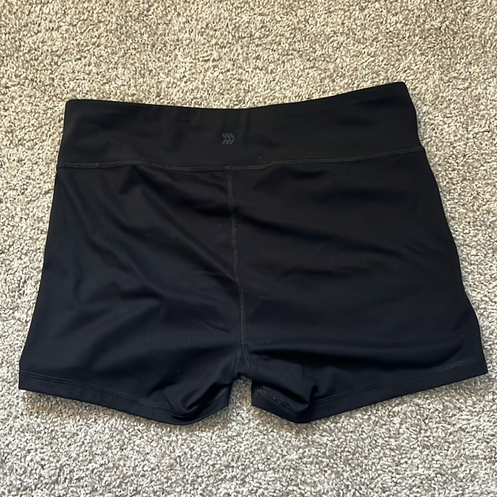 All In Motion Shorts XL - Picture 2 of 3